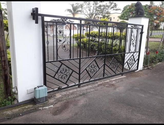 4 BEDROOM HOUSE FOR SALE IN TRUROLANDS